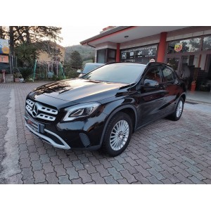 MERCEDES-BENZ GLA 180D CROSSOVER AUTOMATIC BUSINESS